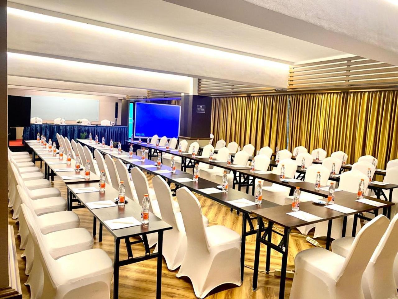 All Nite And Day Hotel Alam Sutera Serpong Exterior foto